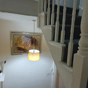 2 Bedroom Flat In Lewisham Sleep 8 Guest Apartment London